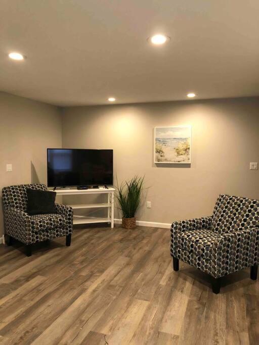 Spacious Home Near Airport Bangor Exterior photo